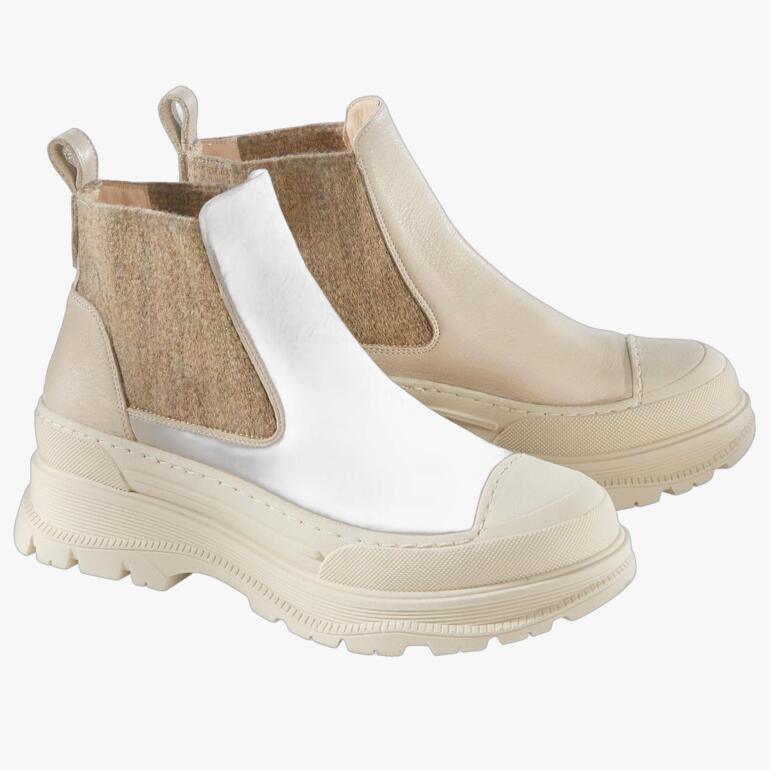 Zweierpaar beiger Werner Chunky-Chelsey-Boots mit elastischen Einsätzen frontal betrachtet