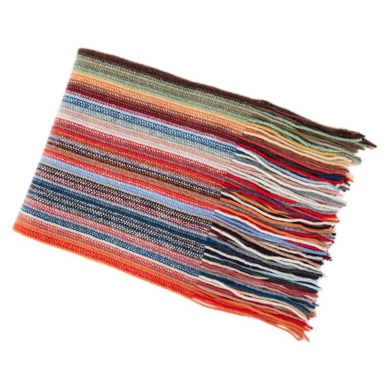 Regenbogen-Schal von Robert Mackie, farbenfrohes Design.