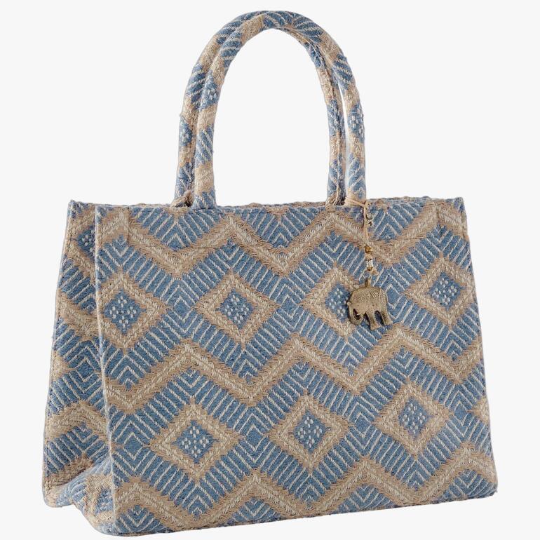 Vorderansicht einer Anokhi Jacquard-Tote Bag in blau/natur, mit detailliertem Muster.