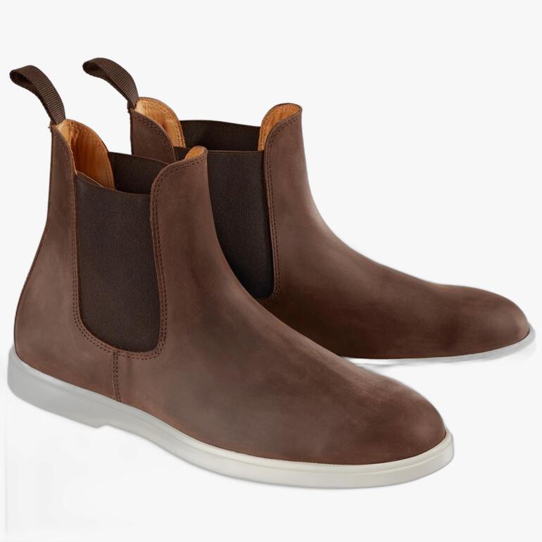 Zwei Braune Chelsea Boots von Turduli, Vorderansicht.