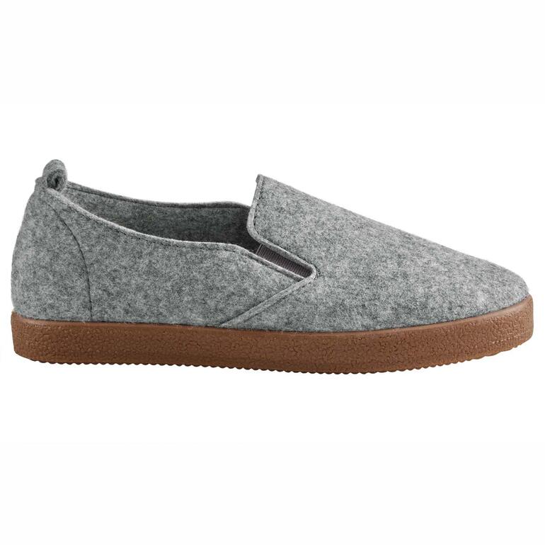Graue Filz-Slip-ons in seitlicher Ansicht.