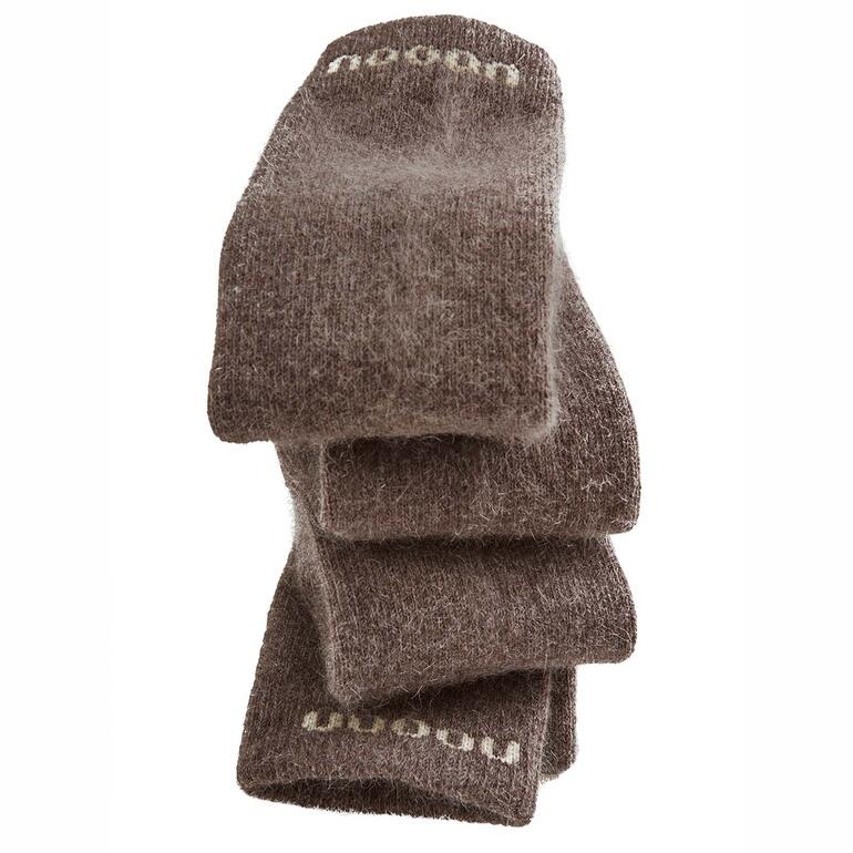 Stapel brauner Unisex-Socken aus weichem Material in leichtem Licht.