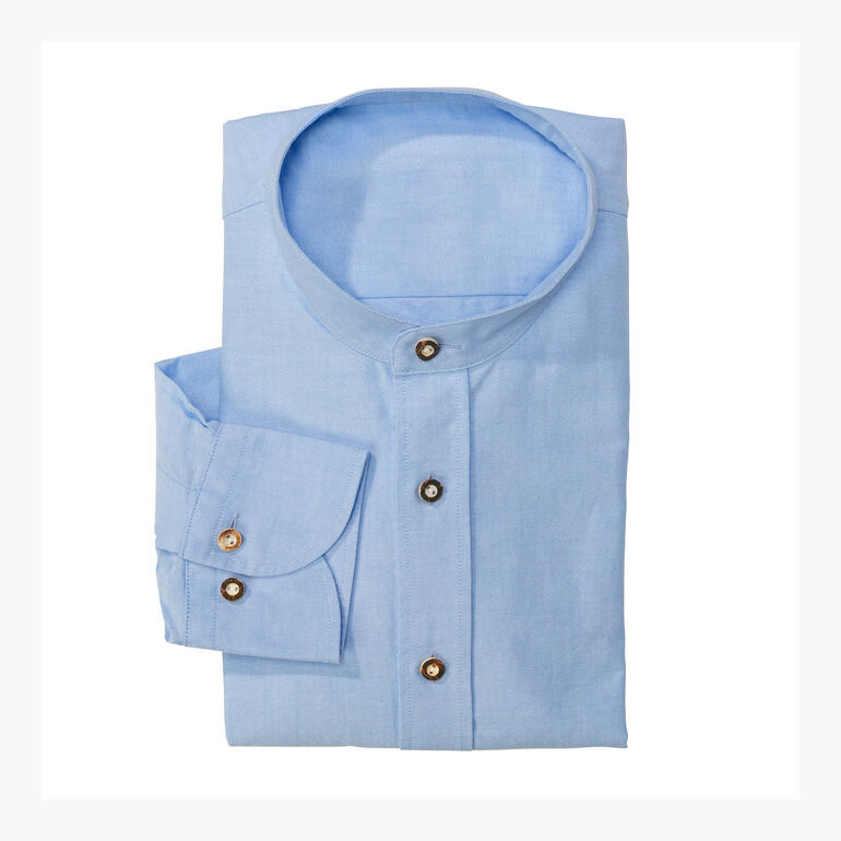 Blaues Trachtenhemd in der Größe 38, gefaltet