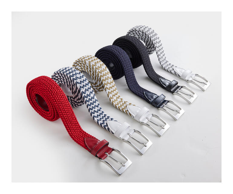 Elastische Gürtel in verschiedenen Farben nebeneinander