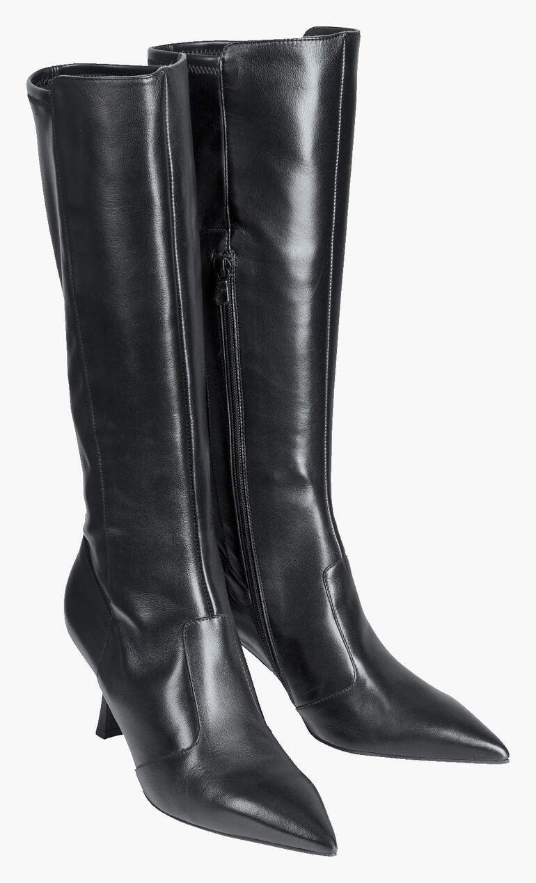 Schwarze Stretchleder-Stiefel mit hohem Schaft und spitzem Absatz.