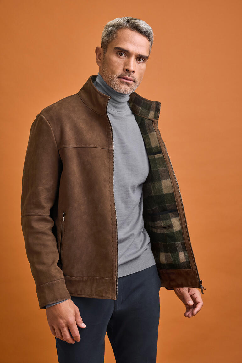 OCONI Thermo-Velourslederjacke in Größe 48, offen getragen mit grauem Pullover.