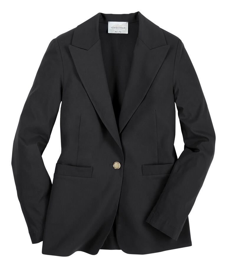 Beige Knopf aus Kunststoff, keine vollständige Ansicht.