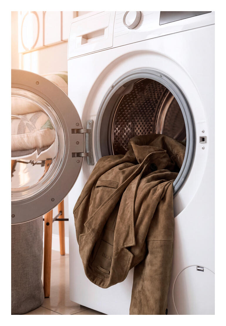 Taupefarbenes waschbares Ledersakko in Größe 48 mit strukturiertem Finish.