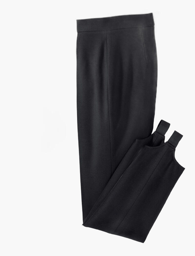 Schwarze Stiefelhose mit zwei seitlichen Schlaufen.