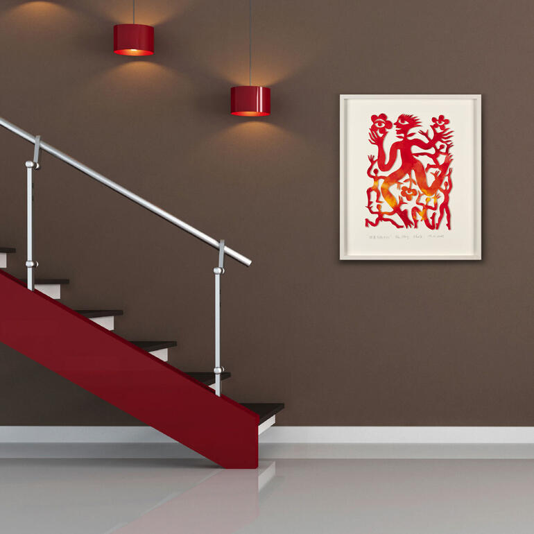 Ren Rongs Kunstwerk dekoriert eine Wand in einem modernen Treppenhaus.