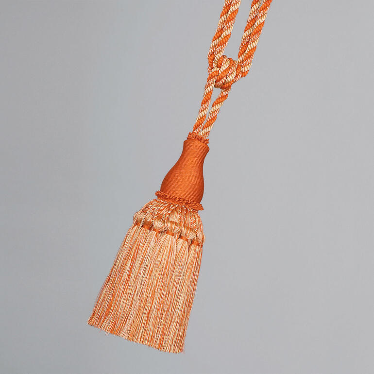 Raffhalter in Orange und Creme mit dekorativen Verzierungen.
