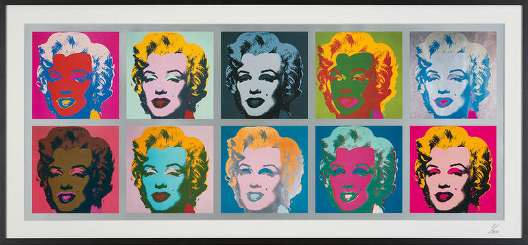 Andy Warhols berühmte Collage von Marilyn Monroe in verschiedenen Farben.