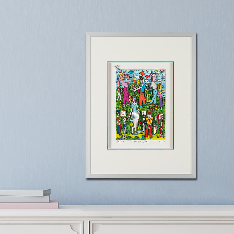 Rahmen mit 'Hole in one' Illustration an einer Wand