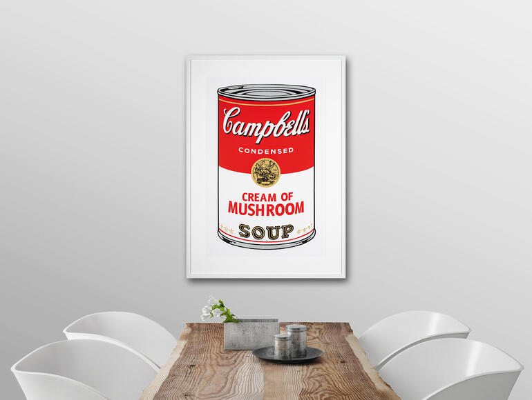 Andy Warhols Campbell's Soup Cans, Bild an einer Wand.
