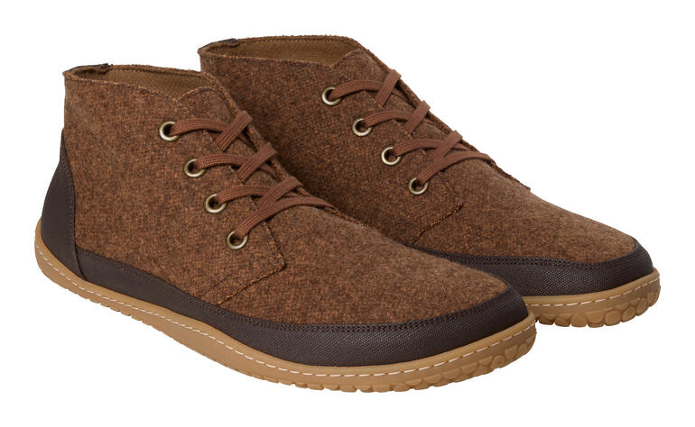 Wollfilz-Chukka-Boots in brauner Farbe.